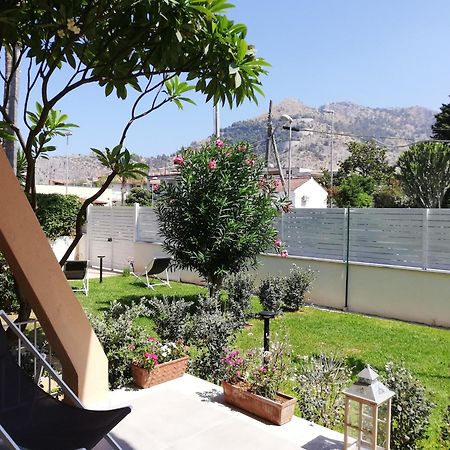 Mondello Felix - Appartamenti In Villa A 600M Dal Mare Eksteriør bilde