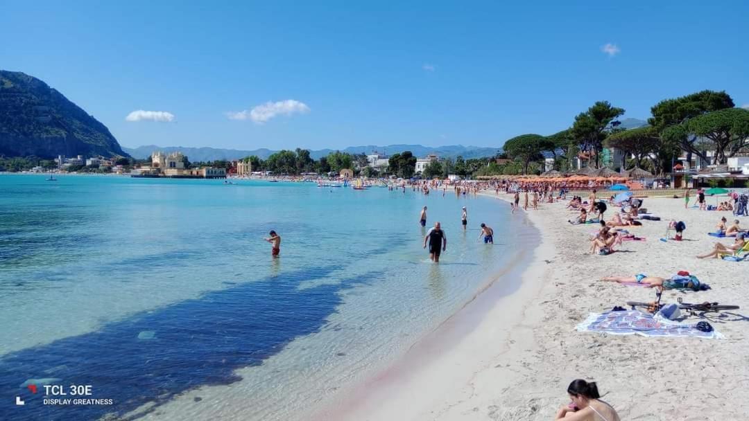 Mondello Felix - Appartamenti In Villa A 600M Dal Mare Eksteriør bilde