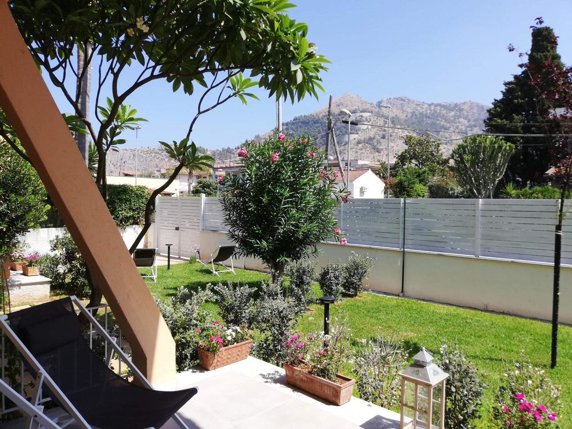 Mondello Felix - Appartamenti In Villa A 600M Dal Mare Eksteriør bilde