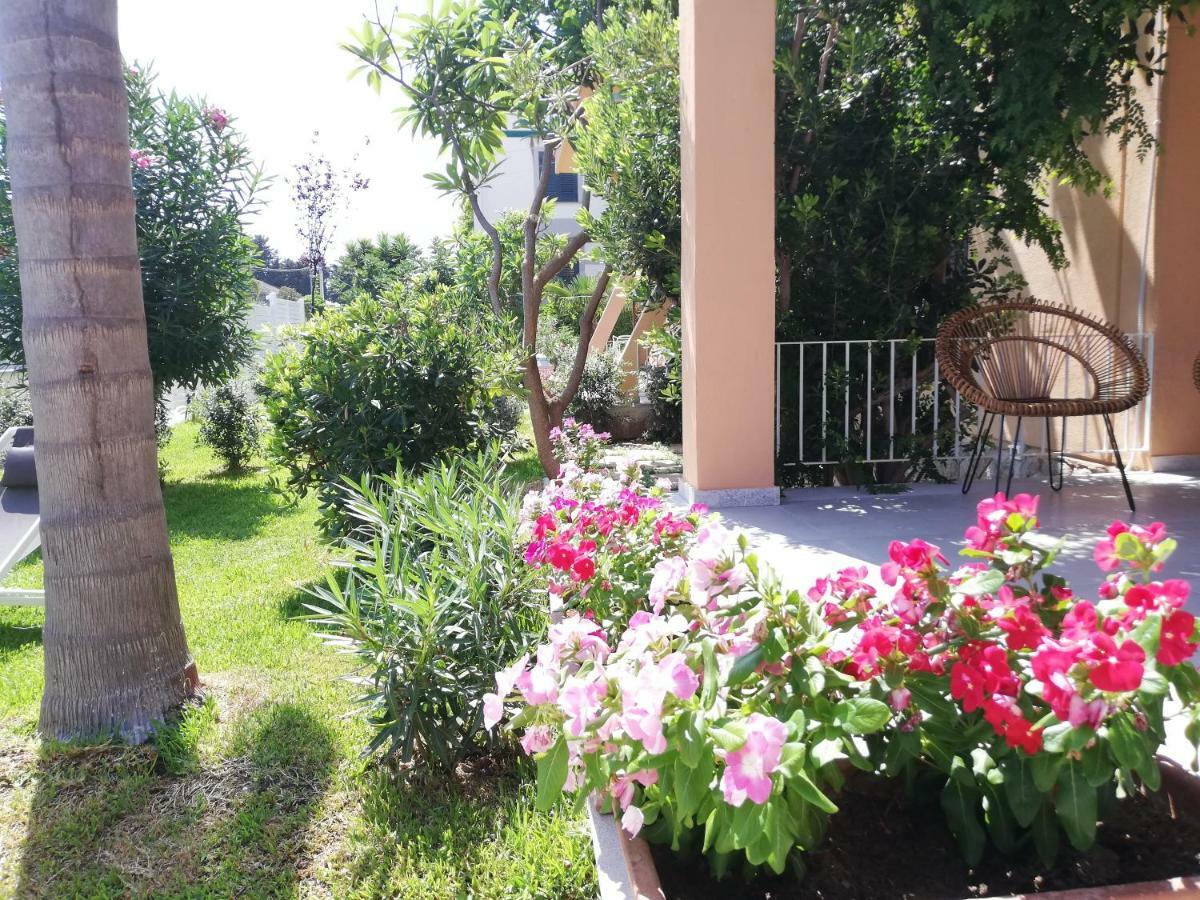 Mondello Felix - Appartamenti In Villa A 600M Dal Mare Eksteriør bilde